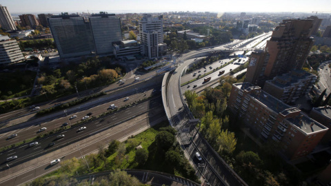 Circulación en la M-30 de Madrid.- EFE