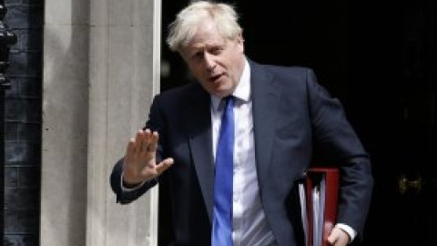 Boris Johnson anuncia su dimisión, aunque quiere mantener el cargo de primer ministro hasta octubre