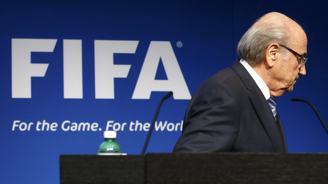 Blatter, tras su rueda de prensa. REUTERS/Ruben Sprich