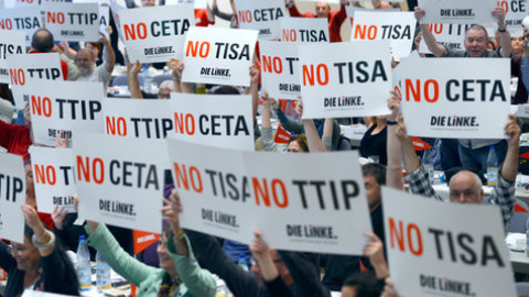 Protesta del partido alemán Die Linke contra el TiSA, el TTIP y el CETA.