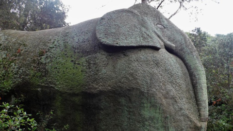 Elefant de pedra al bosc de La Roca del Vallès