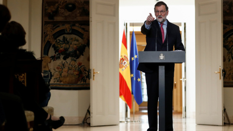 El presidente del Gobierno, Mariano Rajoy, durante la rueda de prensa tras la última reunión del Consejo de Ministros en 2017. REUTERS/Juan Medina