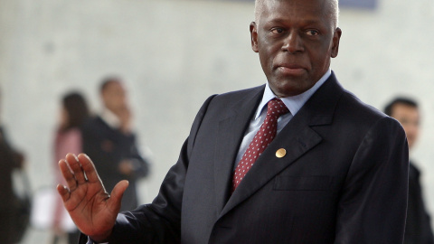 El expresidente de Angola Jose Eduardo dos Santos, durante un evento en Luanda, a 8 de diciembre de 2007 (Archivo).