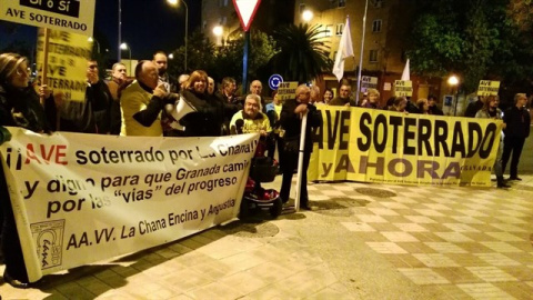 Una de las acciones de la Marea Amarilla granadina por el AVE a la capital andaluza. E.P