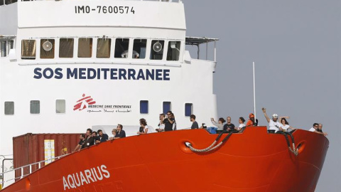 24/09/2018.- Imagen de archivo muestra al buque humanitario de las ONG SOS Méditerranée y Médicos Sin Fronteras (MSF) Aquarius mientras llega al puerto de Marsella (Francia), el 29 de junio de 2018. Los responsables del Aquarius exigieron a