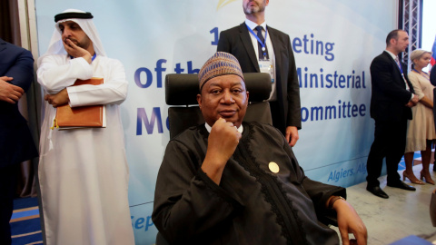 El secretario general de la OPEP Mohammed Barkindo, en la reunion de países productores en Argel. REUTERS/Ramzi Boudina