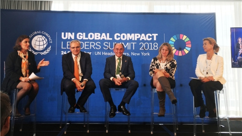 De izquierda a derecha: la moderadora; el CEO de Suez, Jean-Louis Chaussade; Ignacio Galán, presidente de Iberdrola; Roberta Barbieri, vicepresidenta de Soluciones Globales de Agua y Medio Ambiente de PepsiCo; y Kristin Holth, vicepresident