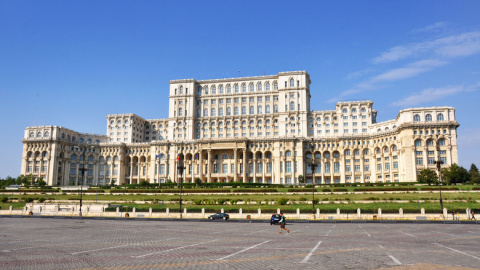 El Palacio del Pueblo, ubicado en el centro de Bucarest