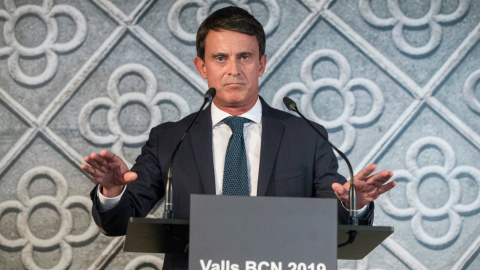 L'exprimer ministre francès Manuel Valls, en la seva conferència d'aquest dimarts en què ha anunciat la seva candidatura a les properes eleccions municipals a Barcelona. EFE / Quique García.