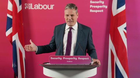 El líder laborista del Reino Unido, Keir Starmer, celebra una conferencia de prensa en la sede del Partido Laborista en Londres, a 8 de julio de 2022.