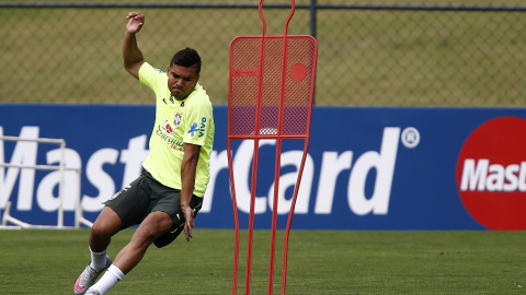 Carlos Henrique Casemiro, en un entrenamiento con la selección brasileña de fútbol previo a su participación en la Copa América 2015. EFE/Marcelo Sayão