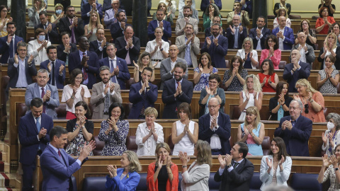 El presidente del Gobierno, Pedro Sánchez (i), durante la segunda jornada del debate sobre el Estado de la Nación este miércoles 13 de julio de 2022 en el Congreso.