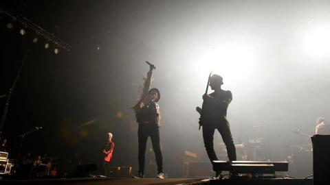 Ariel Roth y Alejo Stivel durante el concierto de su gira 'Adiós Tequila! Tour' ofrecido esta noche en el WiZink Center, en Madrid. (VICTOR LERENA | EFE)