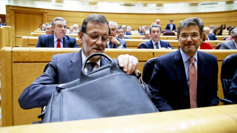 Mariano Rajoy y Rafael Catalá en el Senado. EFE