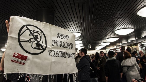 Manifestació de Stop Pujades a l'estació de la Sagrera, a Barcelona. /Stop Pujades