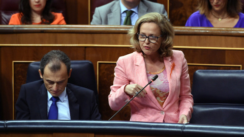 El ministra de Economía, Nadia Calviño, durante su intervención en la sesión de control al Ejecutivo en el Congreso de los Diputados. EFE/ Fernando Villar