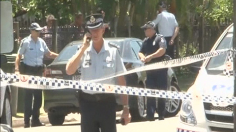 Agente de policía cerca del lugar donde han sido encontrados ocho niños apuñalados en Cairns (Australia) - REUTERS