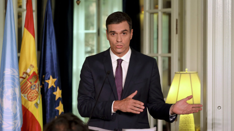 El presidente del Gobierno, Pedro Sánchez, durante la rueda de prensa que ha ofrecido en la residencia del embajador en Nueva York. EFE/Ballesteros