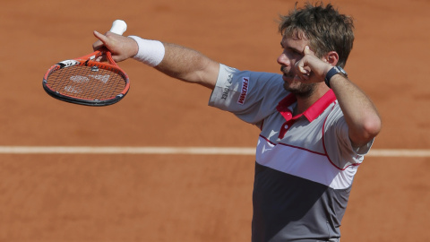 Wawrinka celebra su victoria frente a Tsonga. REUTERS/Vincent Kessler