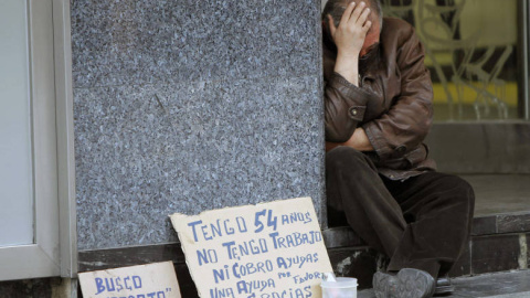 Una renta básica reduciría la desigualdad y sacaría de la pobreza a muchas personas. / ARCHIVO / EFE