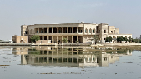 La Universidad Americana de Irak-Bagdad, un campus que ocupa el antiguo palacio de Sadam Husein