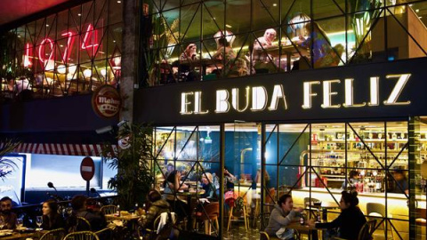 Fachada de el restaurante El buda feliz, en Madrid.