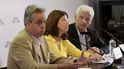 Antoni Morral, Gemma Geis i Ferran Mascarell, en roda de premsa de la Crida Nacional per la República, aquest dijous 27 de setembre, a Barcelona. / Crida Nacional per la República.