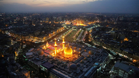 Una vista aérea muestra los Santuarios de Imam al-Abbas y el Imam al-Hussein durante la conmemoración del Arbain en Kerbala, al suroeste de Bagdad. /ABDUL-ZAHRA (REUTERS)