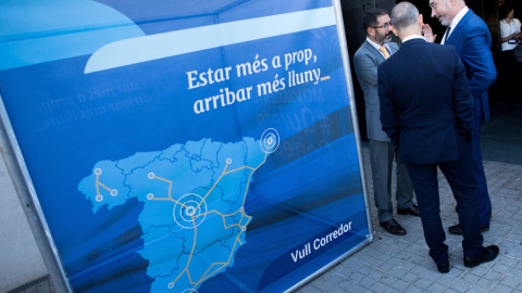 Más de 1.400 empresarios, directivos y profesionales de toda España se han reunido en el acto empresarial de impulso al Corredor Mediterráneo celebrado en Barcelona, organizado por la Asociación Valenciana de Empresarios (AVE).- EFE/ Enric 