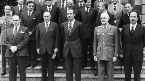 Juan Miguel Villar Mir (el primero por la derecha en la primera fila) fue vicepresidente económico en el primer gobierno de la Monarquía, presidido por Carlos  Arias Navarro. EFE