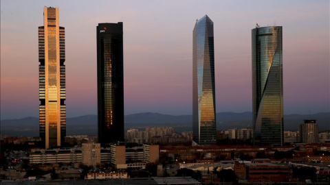 La Torre Espacio (primera por la derecha), en una vista general de las Cuatro Torres de Madrid. EFE