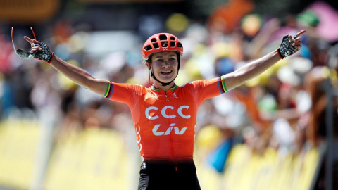 Marianne Vos, ganadora de La Course. EFE/EPA/GUILLAUME HORCAJUELO