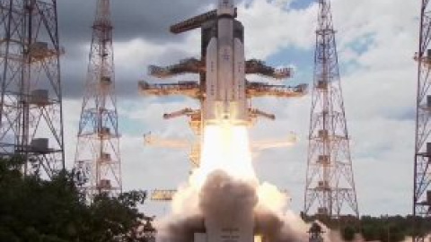 La India lanza una nave espacial a la cara oculta de la Luna