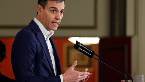 El secretario general del PSOE, Pedro Sánchez, durante su intervención en un desayuno informativo organizado por Nueva Economía Fórum, en Madrid. EFE/Paco Campos