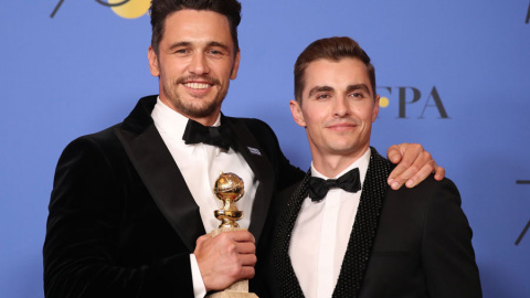 James Franco con su hermano tras la gala de los Globos de Oro. REUTERS/Lucy Nicholson