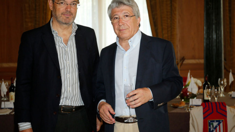 El ministro de Justicia, Rafael Catalá, y el presidente del Atlético de Madrid, Enrique Cerezo. durante la comida institucional organizada por el club colchonero el sábado 28 de mayo en Mlán- ÁNGEL GUTIÉRREZ / ATLÉTICO DE MADRID