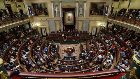 Vista general del hemiciclo del Congreso con la intervención del secretario de Organización del PSOE, José Luis Ábalos (c), en la primera jornada de la moción de censura. /EFE