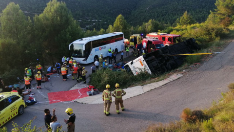 Autobús volcado en Rubió