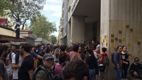 La concentració dels CDR a les portes de la Borsa. Marià de Delàs