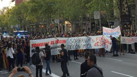 Manifestants pugen el Passeig de Gràcia direcció Avinguda Diagonal. Marià de Delàs