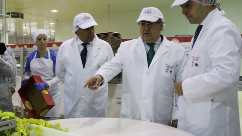 El ministro de Interior, Juan Ignacio Zoido, visita una fábrica de mantecados del municipio sevillano de Estepa. MANTECADOS ESTEPA