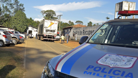 29.07.19 / Un camión frigorífico llega este lunes, Centro de Recuperación Regional de Altamira, en el estado de Pará (Brasil). EFE/ Kaio Marcellus