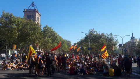 Los estudiantes cortan la Diagonal y la Gran Via de Barcelona por el 1-O