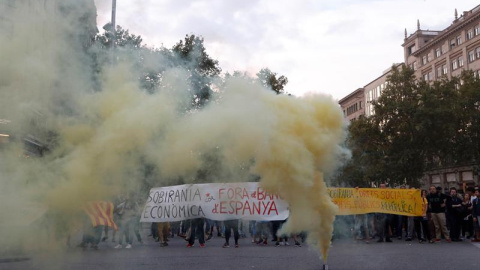 Los CDR han convocado tres "acciones sorpresa" de manera simultánea en tres puntos distintos de Barcelona: plaza Catalunya, el Mercado de Santa Caterina y la plaza Letamendi. - EFE