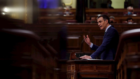 24/02/2021.-El presidente del Gobierno, Pedro Sánchez, interviene este miércoles durante la sesión de control en el Congreso de los Diputados. EFE/Emilio Naranjo