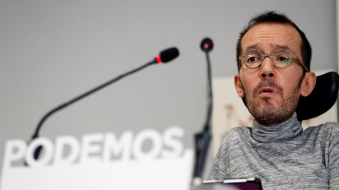 Rueda de prensa del secretario de Organización de Podemos, Pablo Echenique, y de Noelia Vera, tras la primera reunión del año de su ejecutiva. EFE/ Fernando Alvarado