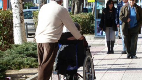 En 2017 más de 100 personas dependientes fallecieron al día sin haber recibido la prestación.