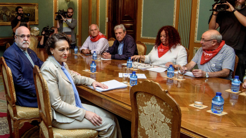 La ministra de Trabajo, Magdalena Valerio, se reúne con representantes de los pensionistas, en una jornada de movilizaciones de este colectivo en toda España. EFE/JAVIER ZORRILLA