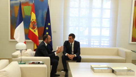 El presidente del Gobierno, Pedro Sanchez, y el primer ministro francés, Edouard Philippe, durante su encentro en el Palacio de la Moncloa. REUTERS/Susana Vera