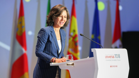 Ana Botín, presidenta de Santander, la empresa que más invierte en educación en el mundo, en la clausura del Encuentro de Rectores Universia